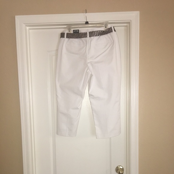 NWT Women’s Capris - Picture 3 of 16